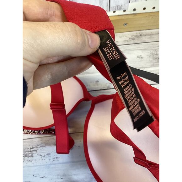 VICTORIA'S SECRET VERY SEXY SHINE STRAP RED PUSH UP BRA size 38C/C85 - Picture 5 of 5